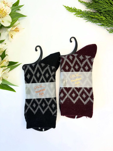 جوراب بافت طرح لوزی در دو رنگ مشکی و زرشکی – مدل زمستانی گرم