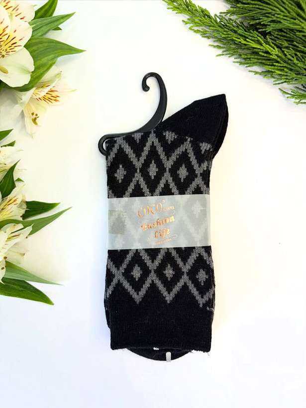 جوراب بافت طرح لوزی رنگ مشکی – مدل کلاسیک و زمستانی