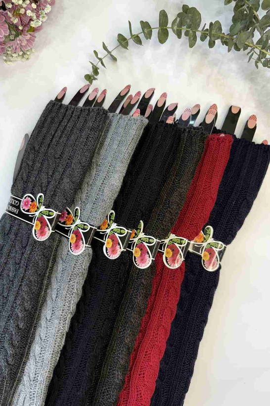 مجموعه ساقدست بافت زنانه در چند رنگ با طرح پیچ کلاسیک