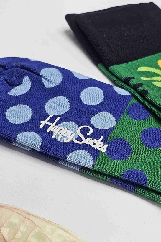 نمای نزدیک جوراب خالخالی آبی و سبز فانتزی