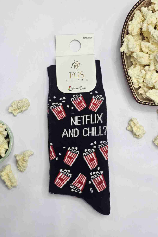 جوراب فانتزی مشکی طرح پاپکورن و نوشته Netflix & Chill – نمای اصلی