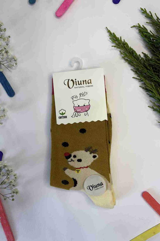 نمای نزدیک بافت جوراب بچگانه آدمبرفی