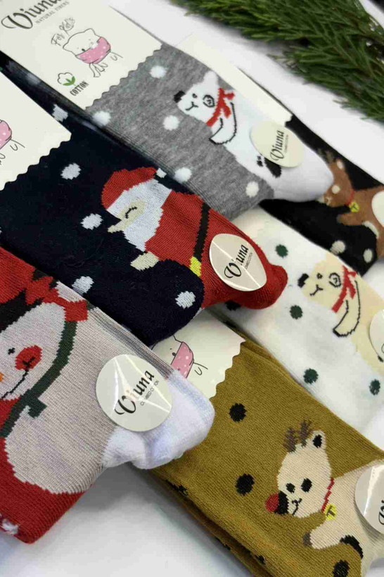 نمای نزدیک بافت جوراب بچگانه آدمبرفی