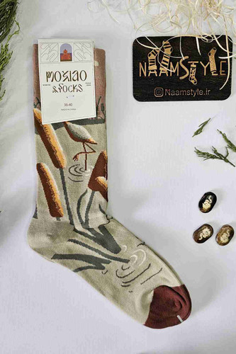 جوراب طرح لکلک و گیاه نی مردابی با رنگهای طبیعی و الهامگرفته از طبیعت