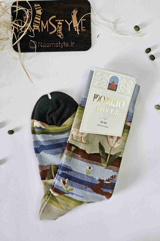 جوراب طرح طبیعت با ترکیب رنگ سبز، آبی و قهوهای