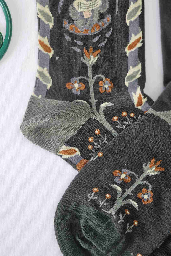 جوراب ساقدار خاص با طراحی الهامگرفته از طبیعت و گلها